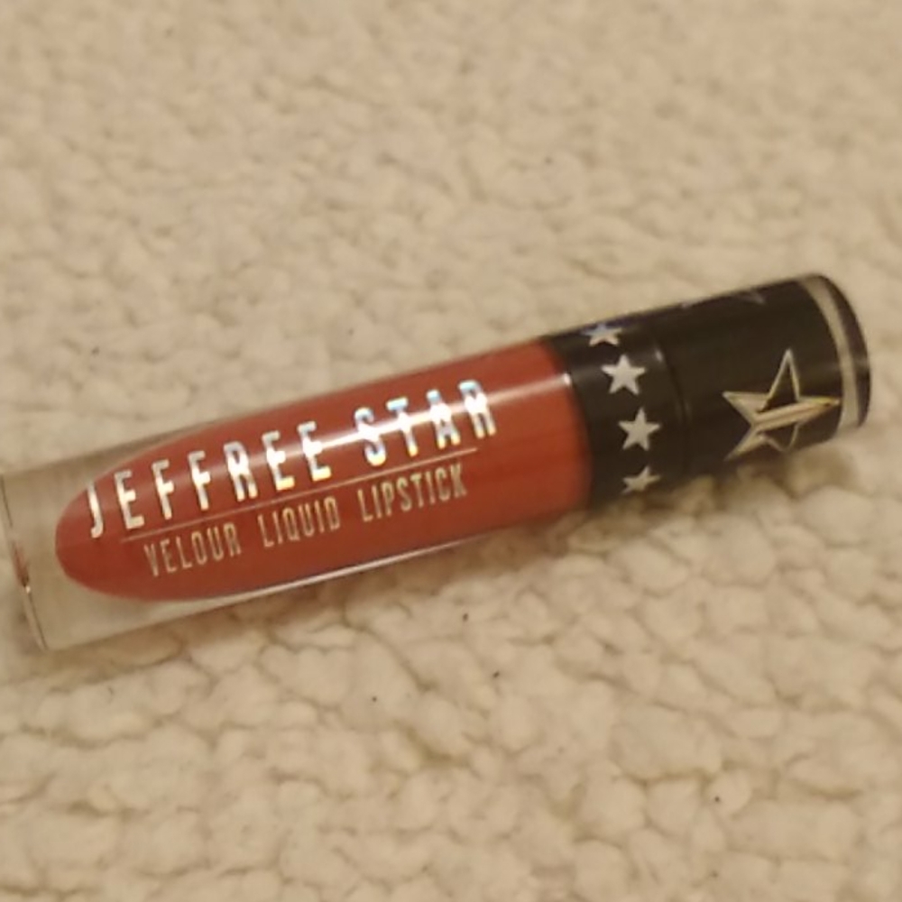 LE Jeffree star/Manny Mua lippie in I'm shook